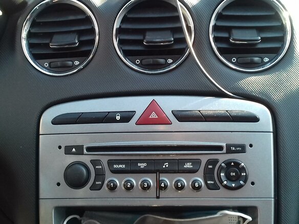 2010 Peugeot 308 I, красный - вид 14