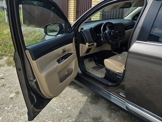 2017 Mitsubishi Outlander III Рестайлинг 2, серый, 1700000 рублей, вид 5