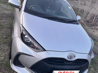 2021 Toyota Yaris IV, серый, 1100000 рублей, вид 1