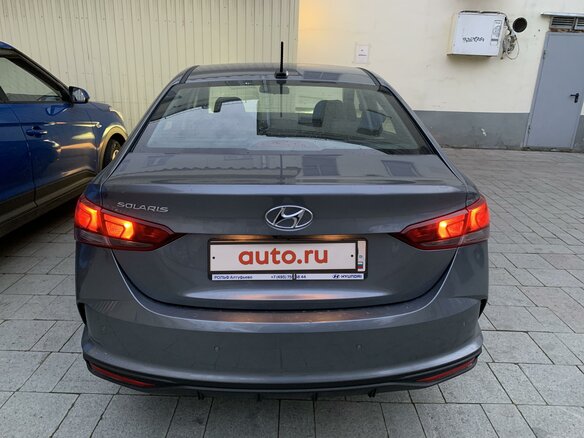 2020 Hyundai Solaris II Рестайлинг, серебристый, 1850000 рублей - вид 2