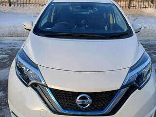 2019 Nissan Note e-Power II Рестайлинг, белый, 1360000 рублей, вид 4