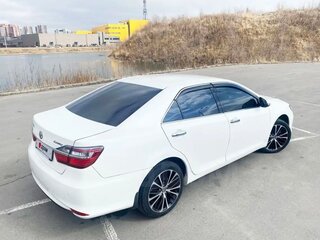 2015 Toyota Camry VII (XV50) Рестайлинг, белый, 2050000 рублей, вид 2