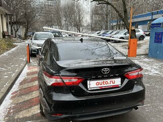 2020 Toyota Camry VIII (XV70), чёрный, 2450000 рублей, вид 3