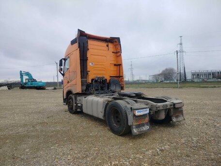 2017 Volvo FH, оранжевый, 5661000 рублей, вид 3