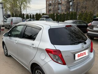 2011 Toyota Vitz III (XP130), серебристый, 610000 рублей, вид 4