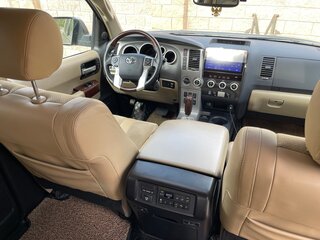 2015 Toyota Sequoia II, серый, 7000000 рублей, вид 5