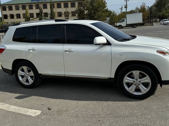 2012 Toyota Highlander II (XU40) Рестайлинг, белый, 1900000 рублей - вид 2