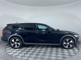 2021 Volvo V60 Cross Country II, чёрный, 3265000 рублей, вид 4