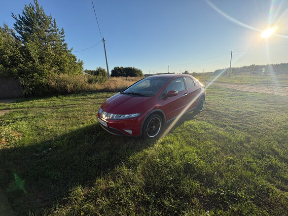 2008 Honda Civic VIII, красный, 550000 рублей