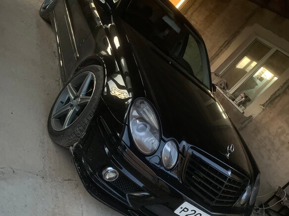2004 Mercedes-Benz E-Класс 320 III (W211, S211), чёрный, 1800000 рублей