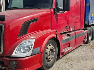 2003 Volvo VNL, красный, 1800000 рублей, вид 2