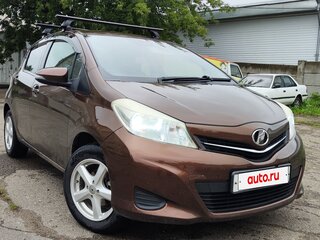 2011 Toyota Vitz III (XP130), коричневый, 750000 рублей, вид 3