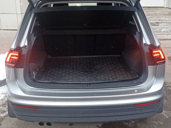 2019 Volkswagen Tiguan II, серый, 2000000 рублей - вид 9