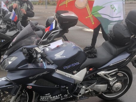 2005 Honda VFR 800, серый, 520000 рублей, вид 2