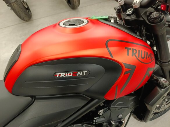 2023 Triumph Trident 660, оранжевый, 850000 рублей - вид 19