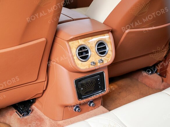 2016 Bentley Bentayga I, коричневый, 7990000 рублей - вид 16