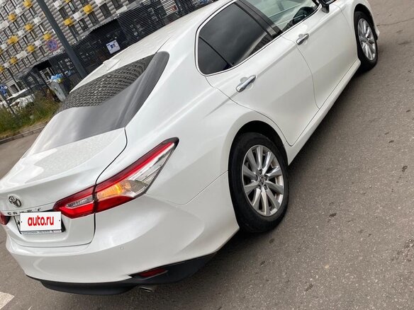2018 Toyota Camry VIII (XV70), белый, 2450000 рублей - вид 3