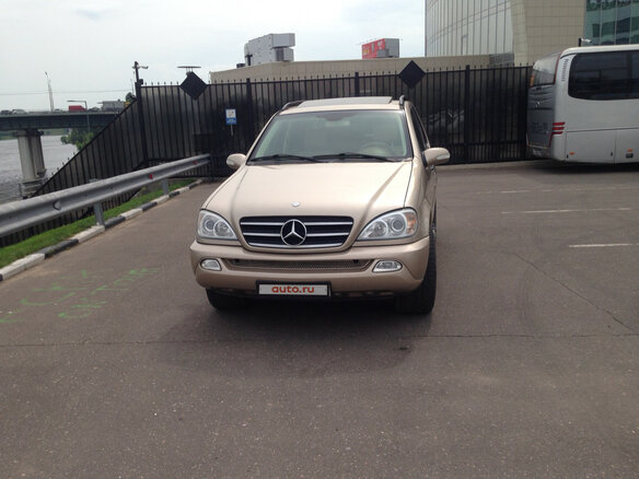 2002 Mercedes-Benz M-Класс 500 I (W163) Рестайлинг, золотистый - вид 5