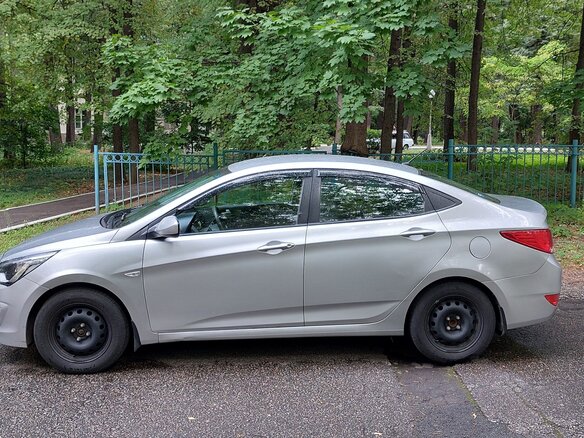 2015 Hyundai Solaris I Рестайлинг, серебристый, 650000 рублей - вид 6