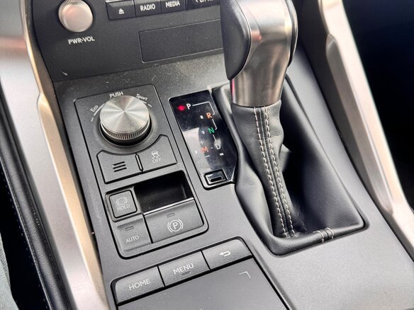 2018 Lexus NX 300 I Рестайлинг, чёрный, 4050000 рублей - вид 12