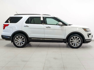 2019 Ford Explorer V Рестайлинг 2, белый, 3950000 рублей, вид 4