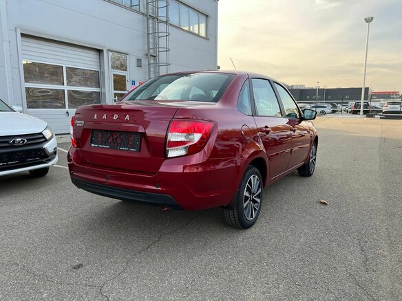 2026 Lada (ВАЗ) Granta I Рестайлинг, красный - вид 3