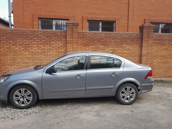 2010 Opel Astra H Рестайлинг, серый, 600000 рублей - вид 1