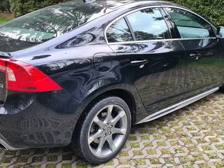 2014 Volvo S60 II Рестайлинг, чёрный, 1600000 рублей, вид 1