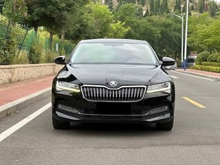 2021 Skoda Superb III Рестайлинг, чёрный, 1940000 рублей, вид 2