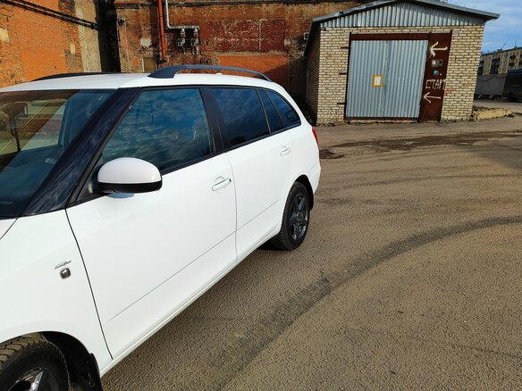 2013 Skoda Fabia II Рестайлинг, белый, 700000 рублей - вид 16