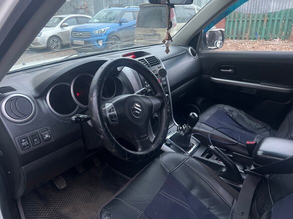 2008 Suzuki Grand Vitara II Рестайлинг, белый, 800000 рублей - вид 4