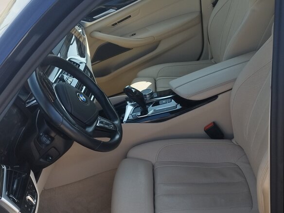2020 BMW 5 серии 530d xDrive VII (G30/G31/G38), синий, 3100000 рублей - вид 17