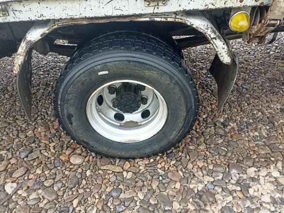 1994 Isuzu Forward (F-Series), жёлтый, 2750000 рублей - вид 5