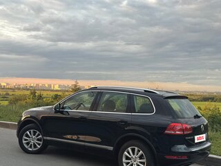 2011 Volkswagen Touareg II, чёрный, 1820000 рублей, вид 1