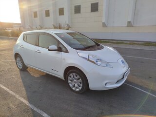 2013 Nissan Leaf (EM57) I (ZE0/AZE0), белый, 620000 рублей, вид 2