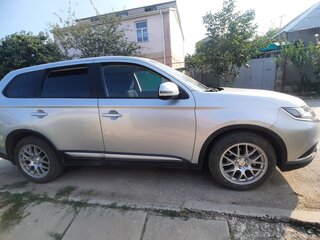2020 Mitsubishi Outlander III Рестайлинг 3, серебристый, 3200000 рублей, вид 2