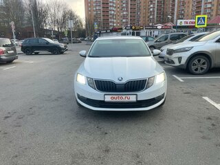 2019 Skoda Octavia III (A7) Рестайлинг, белый, 1780000 рублей, вид 1