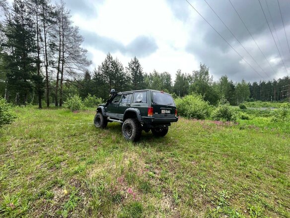 1997 Jeep Cherokee II (XJ) Рестайлинг, зелёный - вид 4