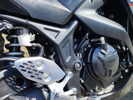 2021 Yamaha YZF-R25, чёрный, 399000 рублей, вид 3