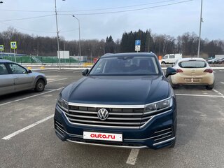 2018 Volkswagen Touareg III, синий, 4350000 рублей, вид 1