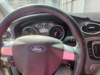 2011 Ford Focus II Рестайлинг, серебристый, 550000 рублей, вид 5
