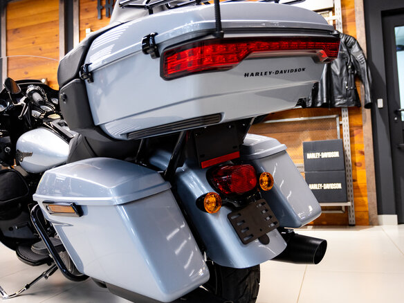 2023 Harley-Davidson Road Glide Limited, серебристый, 3150000 рублей - вид 9