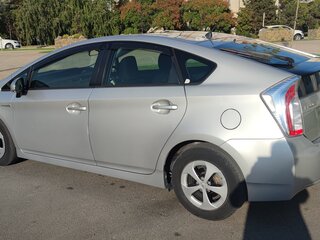 2013 Toyota Prius III Рестайлинг (XW30), серый, 1200000 рублей, вид 5