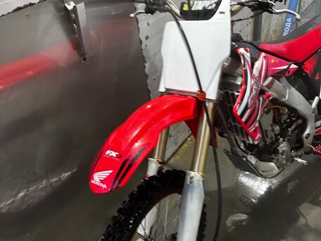 2005 Honda CRF 250R, красный, 300000 рублей, вид 3
