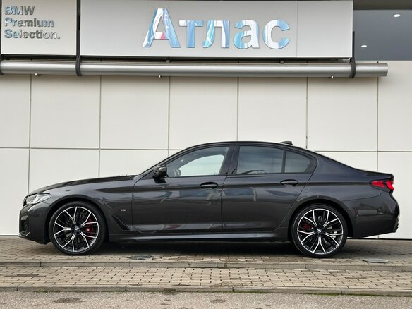 2021 BMW 5 серии 530d xDrive VII (G30/G31/G38) Рестайлинг, серый, 7390000 рублей - вид 4