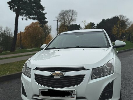 2013 Chevrolet Cruze I Рестайлинг, белый, 750000 рублей, вид 1