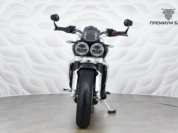 2021 Triumph Rocket 3, чёрный, 2199000 рублей - вид 3