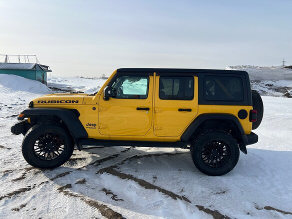 2020 Jeep Wrangler IV (JL), жёлтый, 7000000 рублей - вид 6