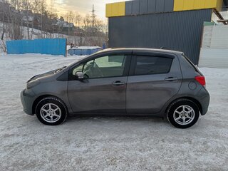 2016 Toyota Vitz III (XP130) Рестайлинг, серый, 800000 рублей, вид 4