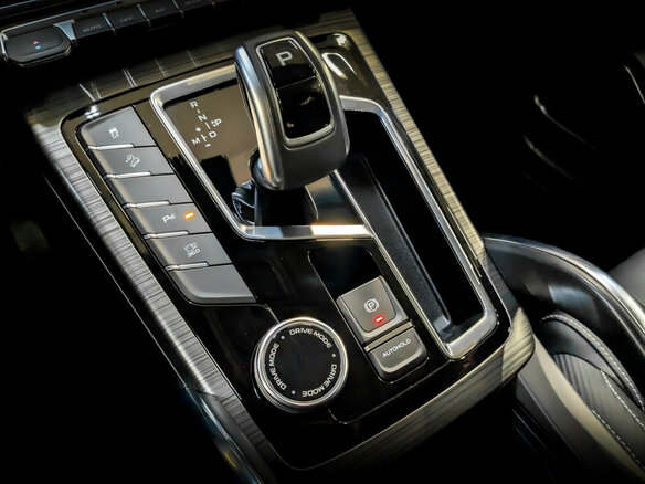 2022 Geely Atlas Pro, красный, 2000000 рублей - вид 24